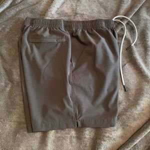 Grey Chubbies short size M 5.5” inseam